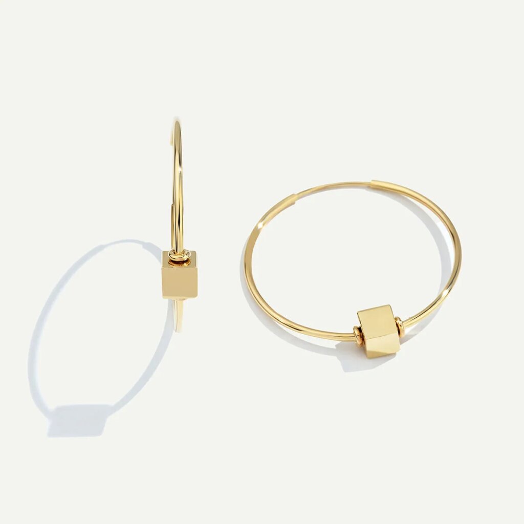 14 Ayar Altın Kare Detaylı İnce Halka Küpe