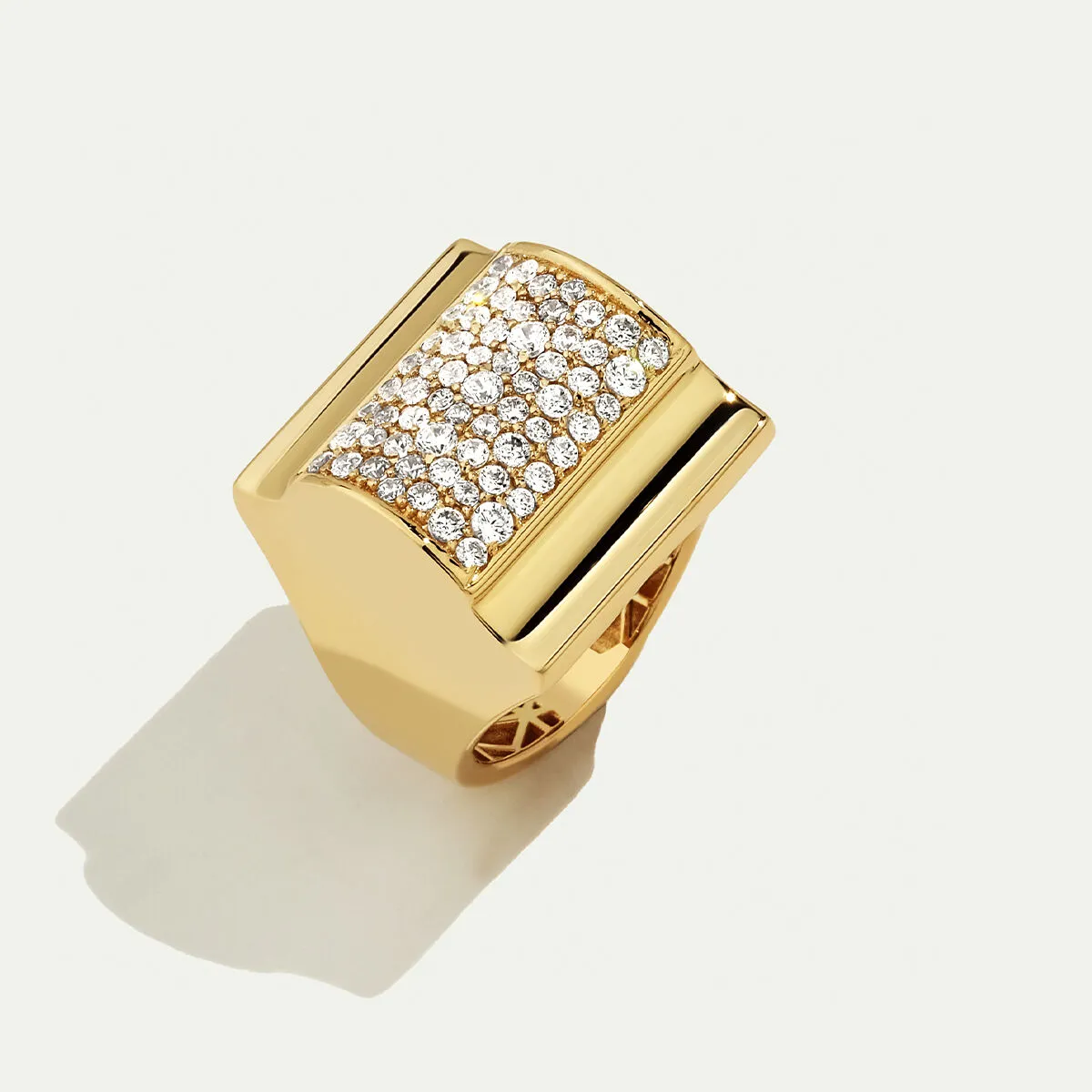 14 Ayar Altın Yoğun Taşlı Köşeli Yüzük