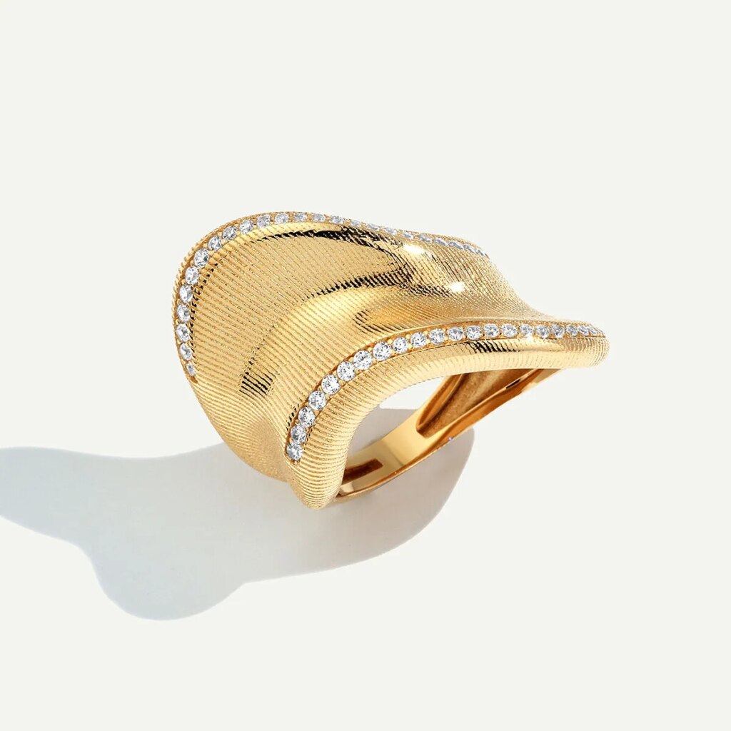 14 Ayar Altın Asimetrik Formlu Fırçalı Yüzeyli Taşlı Yüzük